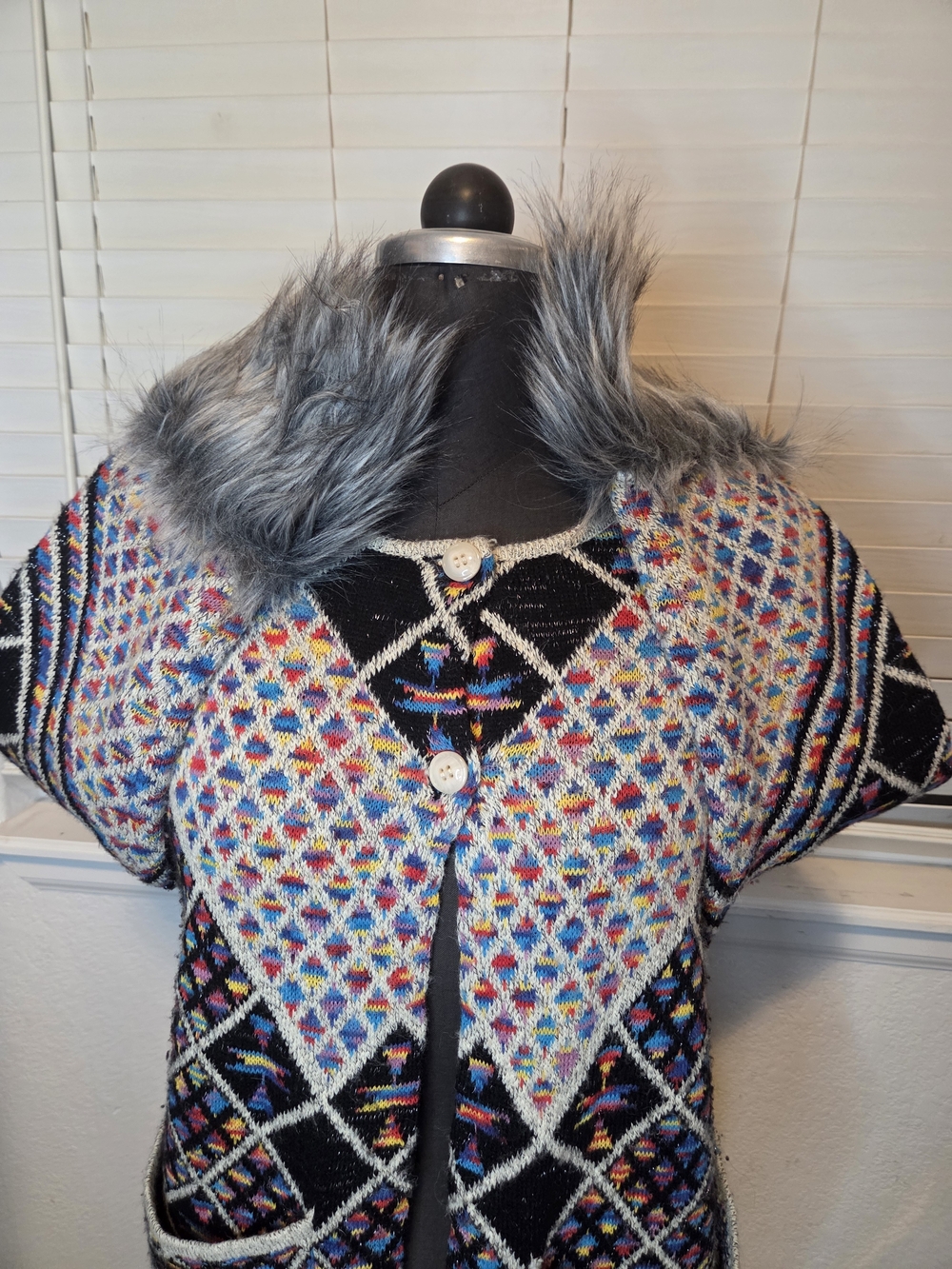 Multicolor Geometric Knit Cardigan with Faux Fur Cuffs - Picture 3 of 7